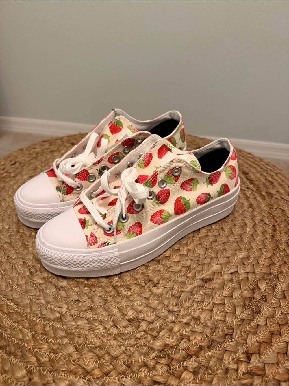 NWT custom strawberry converse - Picture 1 of 9